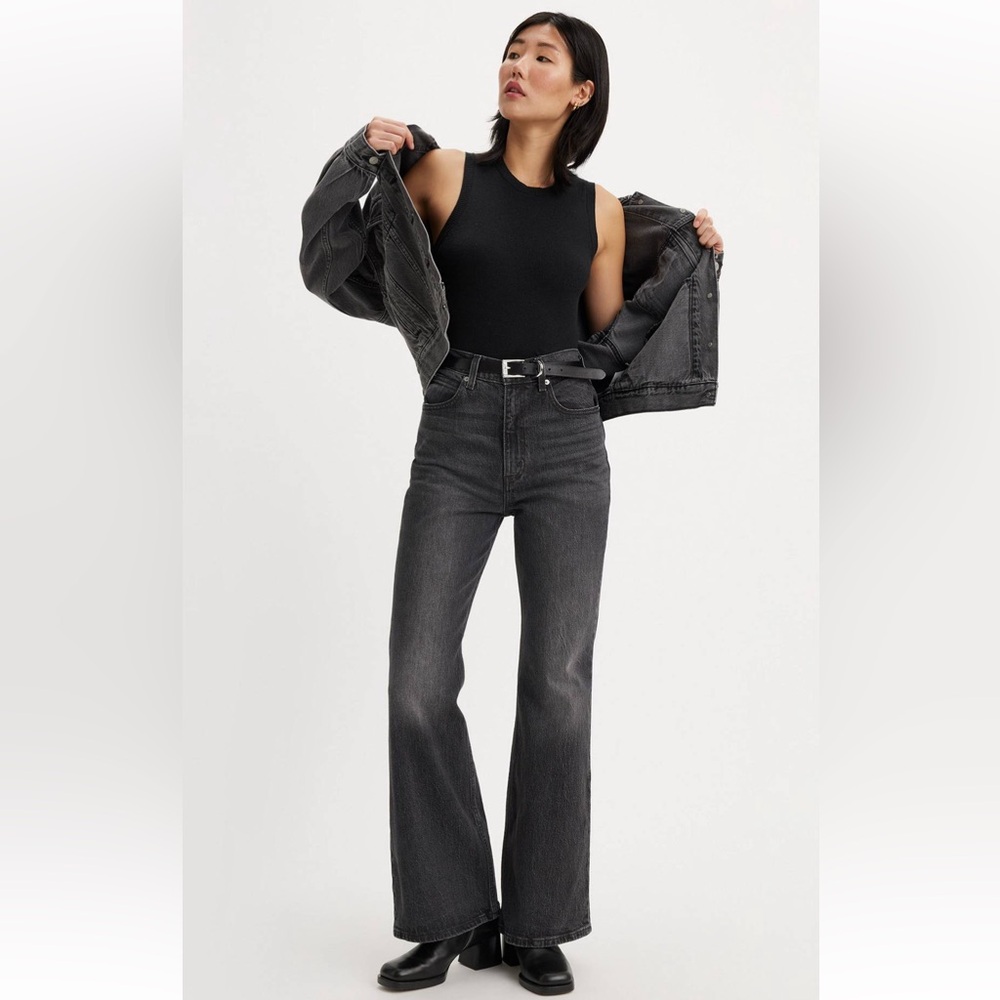 Levi's Premium 70s High-Flare Women’s Jeans in color Just a Hint 30x30 - Picture 2 of 13